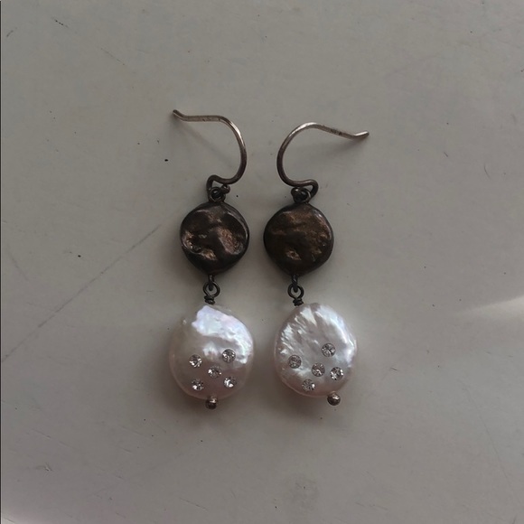 Silpada Jewelry - White and Gray Pearl Silpada Drop Earrings Silpada Jewelry - White and Gray Pearl Silpada Drop Earrings